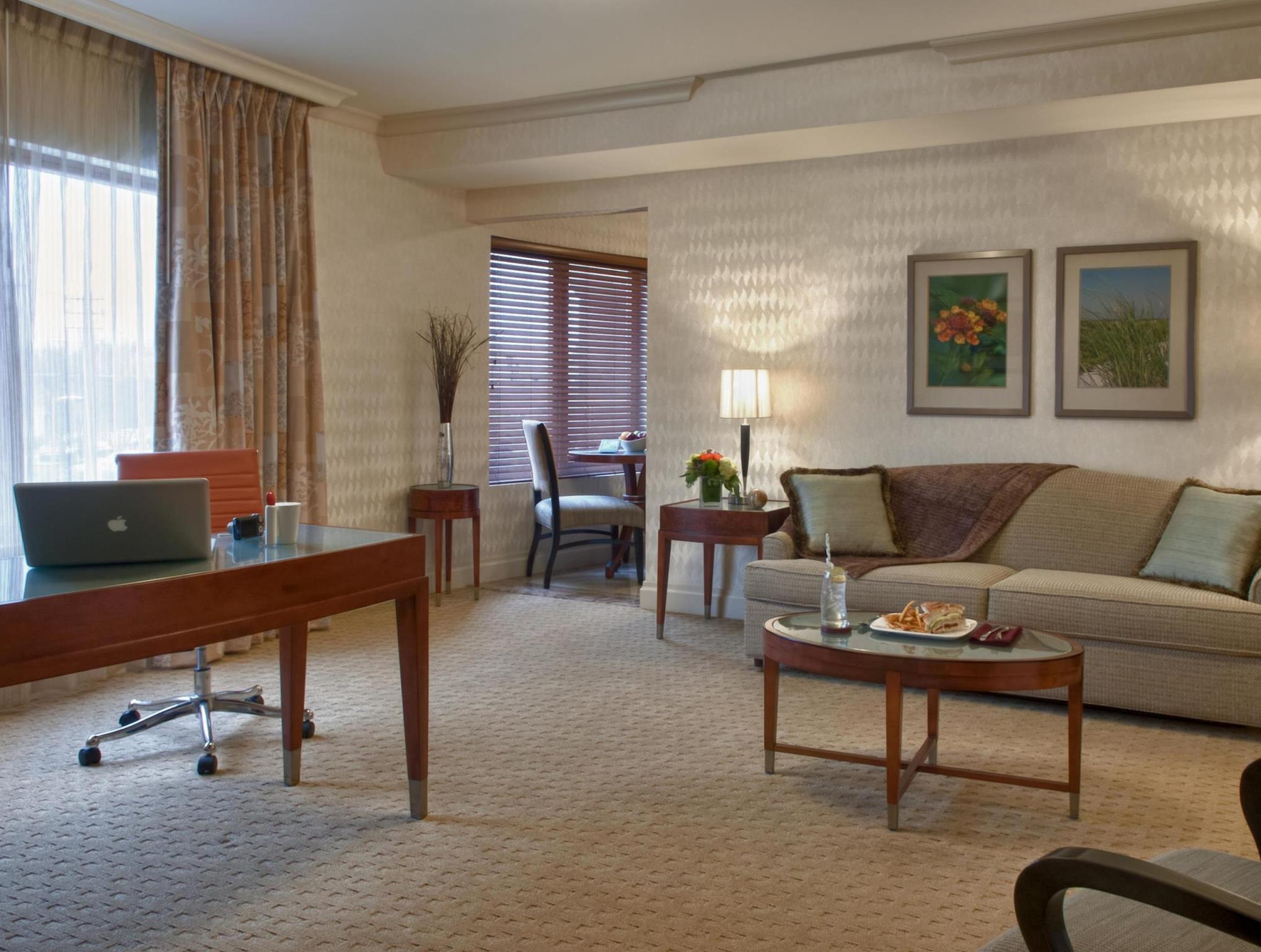 Viana Hotel And Spa, Trademark Collection By Wyndham Westbury Buitenkant foto