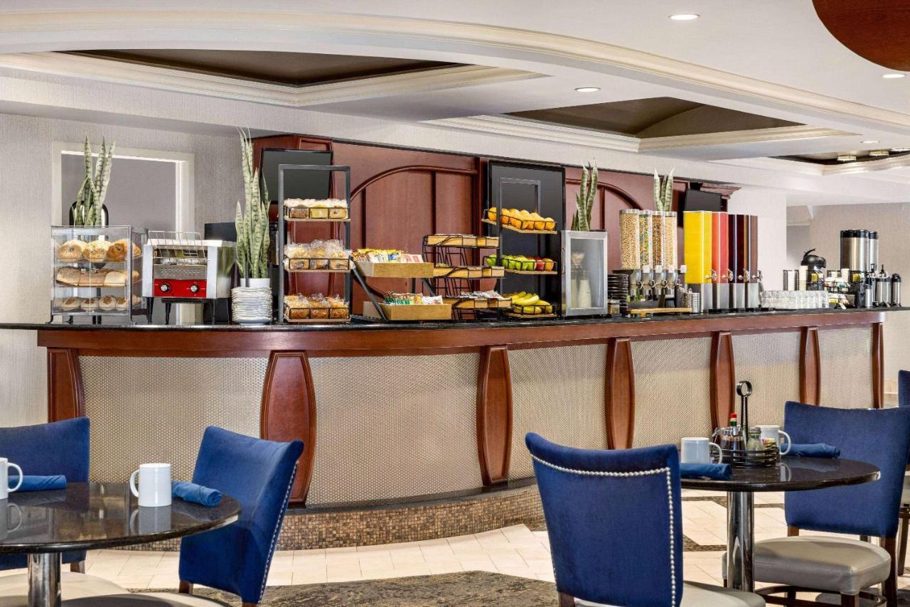 Viana Hotel And Spa, Trademark Collection By Wyndham Westbury Buitenkant foto