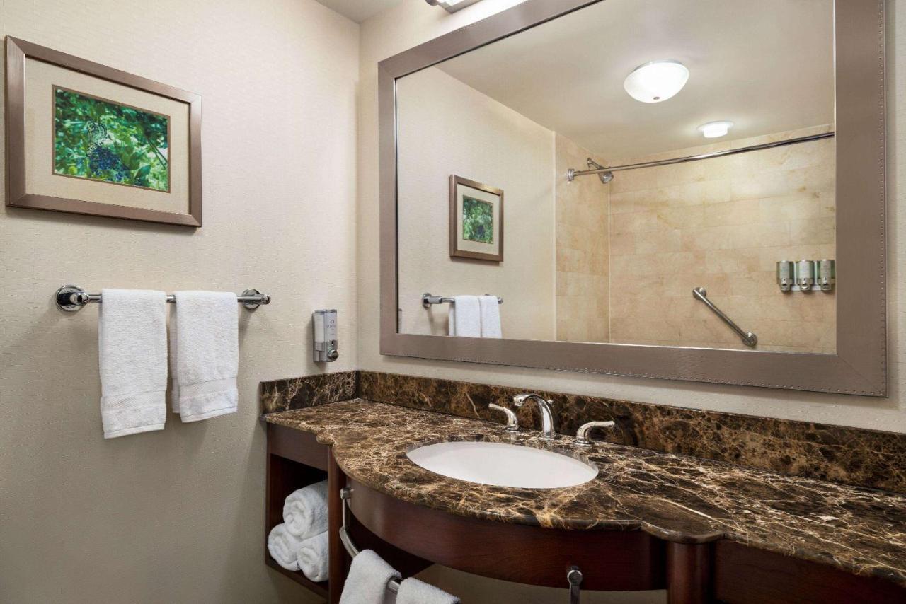 Viana Hotel And Spa, Trademark Collection By Wyndham Westbury Buitenkant foto