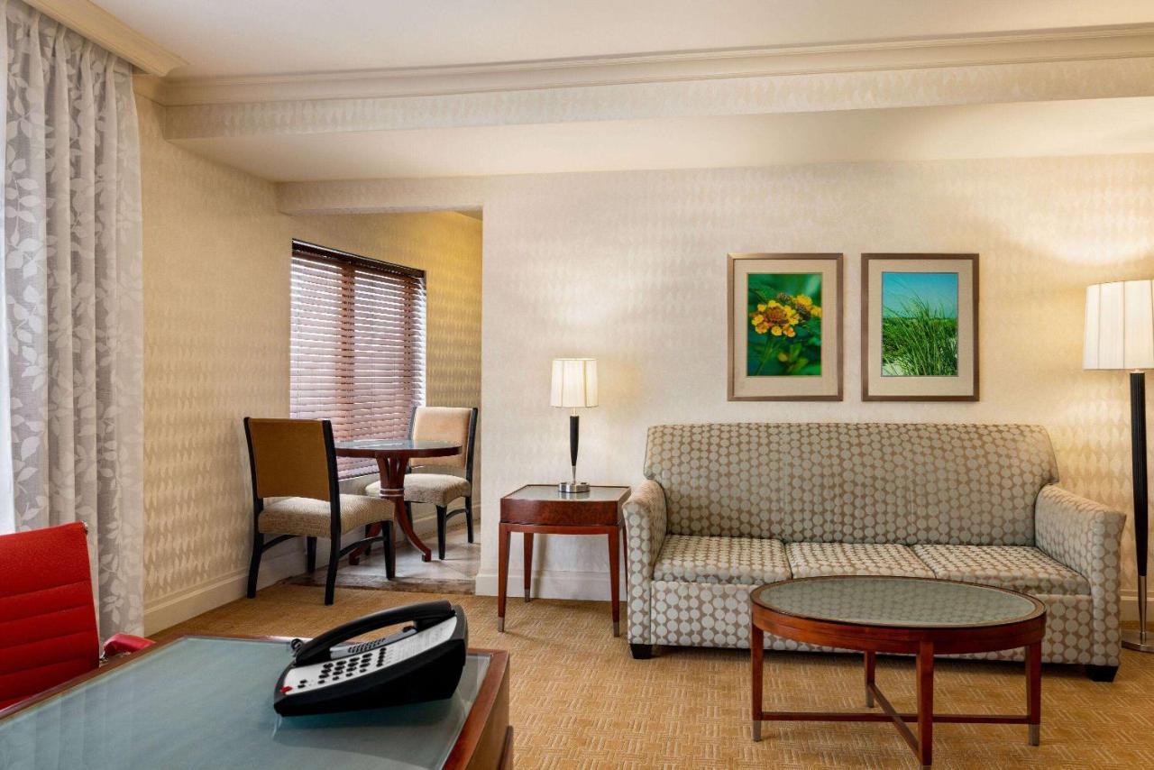 Viana Hotel And Spa, Trademark Collection By Wyndham Westbury Buitenkant foto