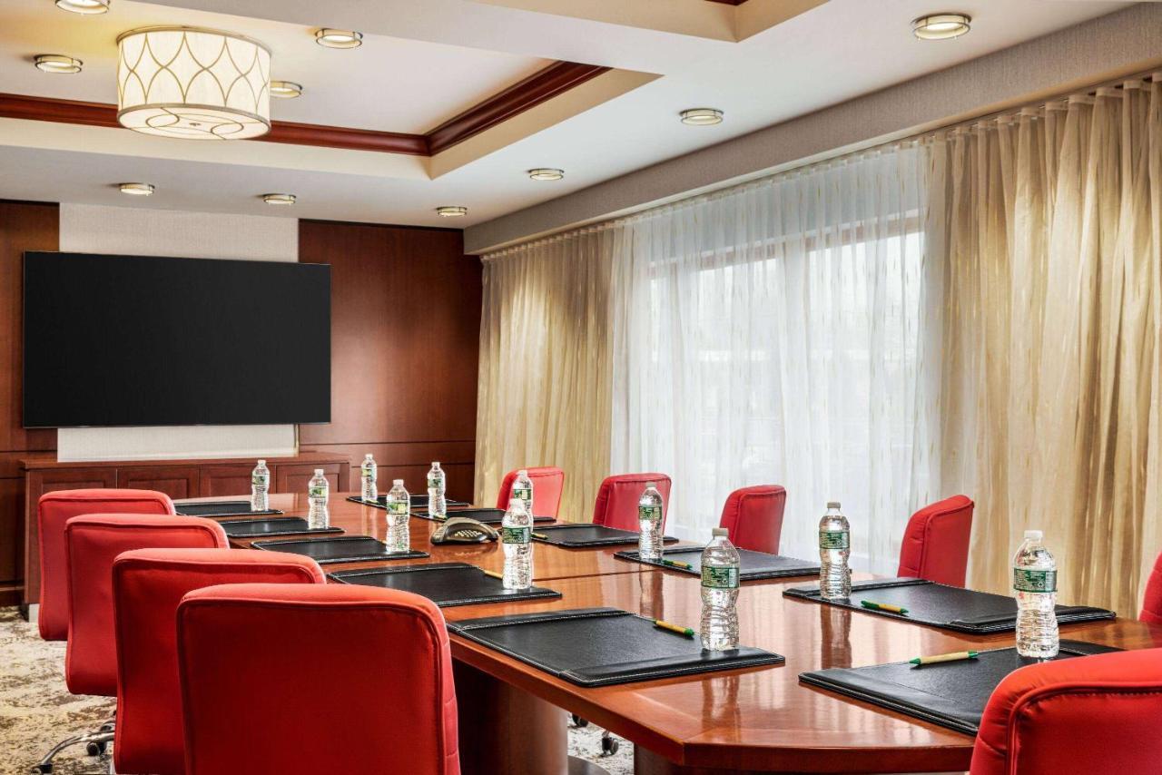 Viana Hotel And Spa, Trademark Collection By Wyndham Westbury Buitenkant foto