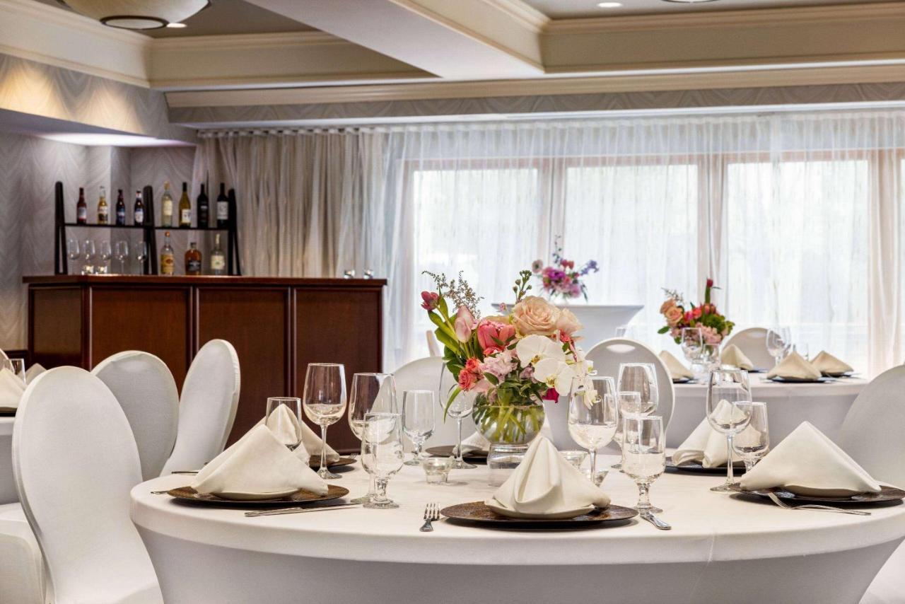 Viana Hotel And Spa, Trademark Collection By Wyndham Westbury Buitenkant foto