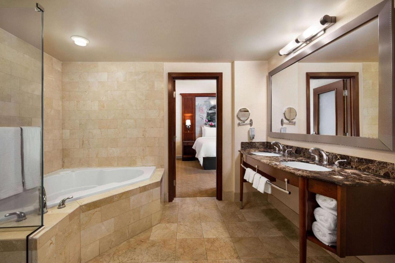 Viana Hotel And Spa, Trademark Collection By Wyndham Westbury Buitenkant foto