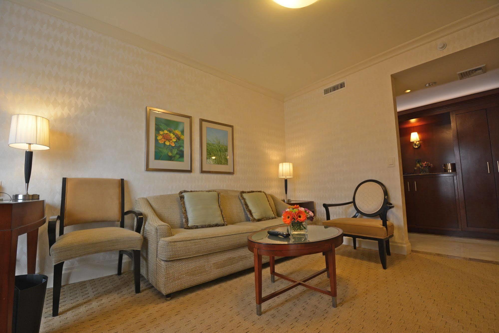 Viana Hotel And Spa, Trademark Collection By Wyndham Westbury Buitenkant foto